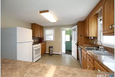 819 Matianuck Avenue, Windsor, CT 06095 - Photo 7