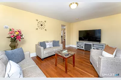 18 Dallas Avenue, Waterbury, CT 06705 - Photo 9