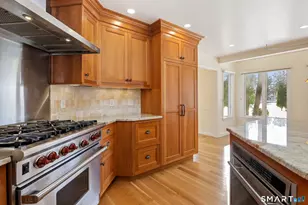 59 Emerald Ln, Stamford, CT 06905 - Photo 9