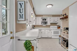 21 Oakridge Dr, Ledyard, CT 06335 - Photo 11