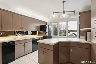 12 Blvd Dr, Danbury, CT 06810 - Photo 5