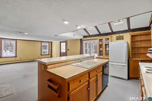 392 Boston Neck Rd, Suffield, CT 06078 - Photo 9