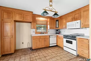 378 High St, Fairfield, CT 06824 - Photo 11