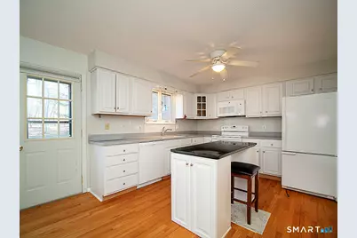 19 Hampton Park #19, Branford, CT 06405 - Photo 9