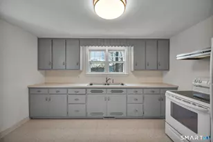 32 Silver St, Meriden, CT 06450 - Photo 7