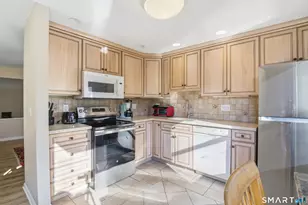 108 Metacomet Dr, Meriden, CT 06450 - Photo 23