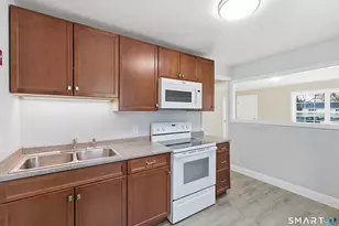 32 Concord Ct, Groton, CT 06340 - Photo 5