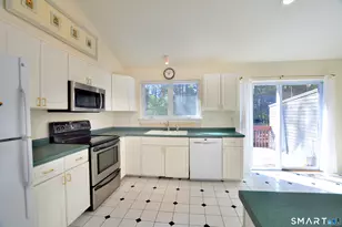 228 Castlewood Dr, Bloomfield, CT 06002 - Photo 13