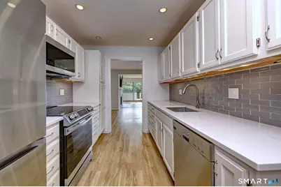 105 Harbor Drive #APT 107, Stamford, CT 06902 - Photo 3