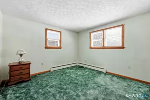 24 Iroquois Rd, Enfield, CT 06082 - Photo 9