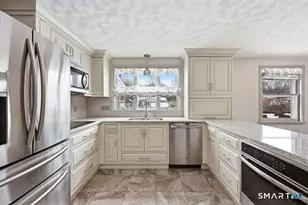 24 Iroquois Rd, Enfield, CT 06082 - Photo 3