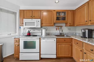 6 Lakeview Dr, Branford, CT 06405 - Photo 3