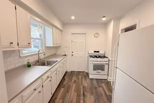 160 Oakland Pl, Stratford, CT 06615 - Photo 3