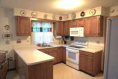 24 Green Woods Lane, Farmington, CT 06085 - Photo 5
