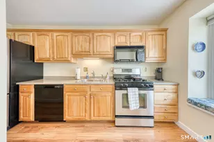 128 Farmington Chase Crescent, Farmington, CT 06032 - Photo 9