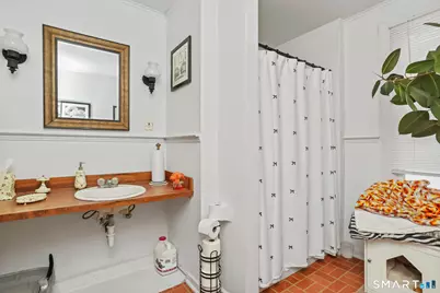 877 White Plains Road, Trumbull, CT 06611 - Photo 15