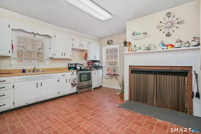 877 White Plains Road, Trumbull, CT 06611 - Photo 11