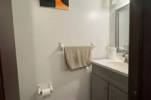 28 Linden Pl, Stamford, CT 06902 - Photo 9