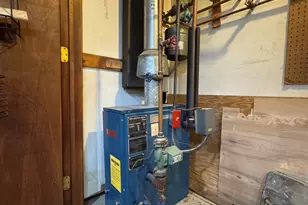 28 Linden Pl, Stamford, CT 06902 - Photo 7