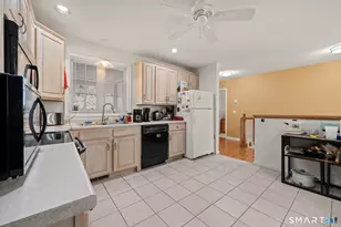 117 Dibble Hollow Ln, Windsor Locks, CT 06096 - Photo 5