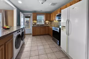 18 Phillips St, New London, CT 06320 - Photo 17