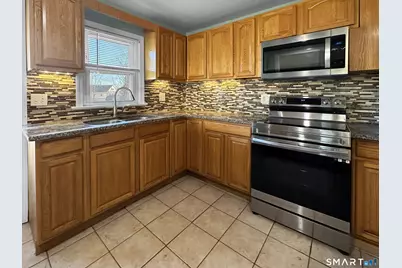 18 Phillips Street, New London, CT 06320 - Photo 19