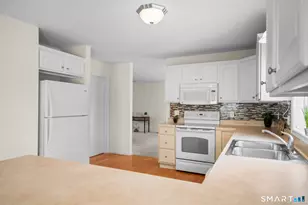 11 Acorn Dr, East Windsor, CT 06016 - Photo 5