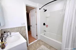 207 Hillcrest Rd, Bridgeport, CT 06606 - Photo 33