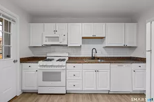 30 Hamilton Ct, Stamford, CT 06902 - Photo 1