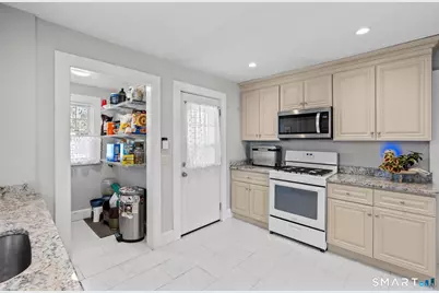 18 Giddings Avenue, Windsor, CT 06095 - Photo 5