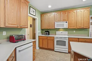 79 Suzie Dr, Newtown, CT 06470 - Photo 15