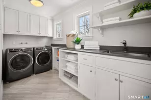 324 Sunnieholme Dr, Fairfield, CT 06824 - Photo 21