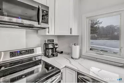 110 Grenelle Street, Bridgeport, CT 06606 - Photo 17