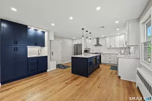 16 Chestnut Ln, West Hartford, CT 06110 - Photo 7