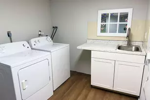 7 Beechwood Dr, Danbury, CT 06810 - Photo 13