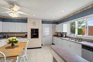 32 East Main St, Stonington, CT 06355 - Photo 17