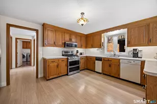 32 Canterbury Ln, Farmington, CT 06085 - Photo 3