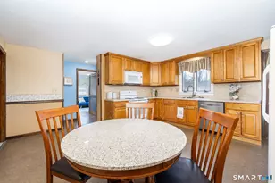 186 Hang Dog Ln, Wethersfield, CT 06109 - Photo 7