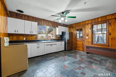 110 Wilkins Avenue, Bridgeport, CT 06606 - Photo 9