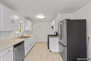 36 Baltic St, Hartford, CT 06112 - Photo 7