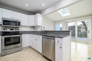 7 Scott St, Norwalk, CT 06851 - Photo 9