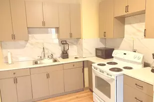 202 Bellevue St, Hartford, CT 06120 - Photo 1