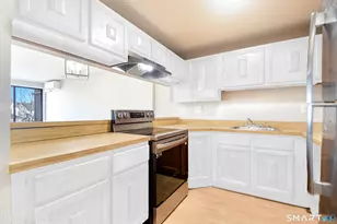 20 Amsterdam Ave, Bridgeport, CT 06606 - Photo 9