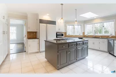 3 Crescent Lane, Trumbull, CT 06611 - Photo 5