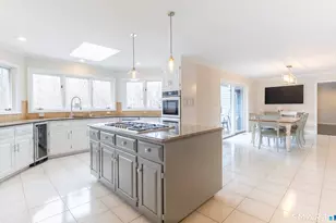 3 Crescent Ln, Trumbull, CT 06611 - Photo 9