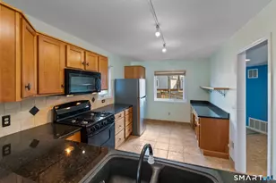 2 Mansfield Grove Rd, East Haven, CT 06512 - Photo 17