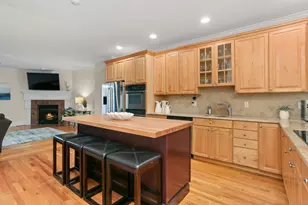 65 Thorpe St, Fairfield, CT 06824 - Photo 11