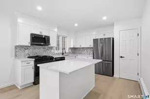 70 Victoria Ct, Hamden, CT 06514 - Photo 3