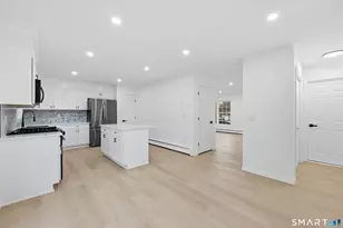 70 Victoria Ct, Hamden, CT 06514 - Photo 5