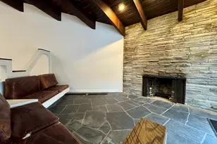 860 Oakwood Rd, Orange, CT 06477 - Photo 9